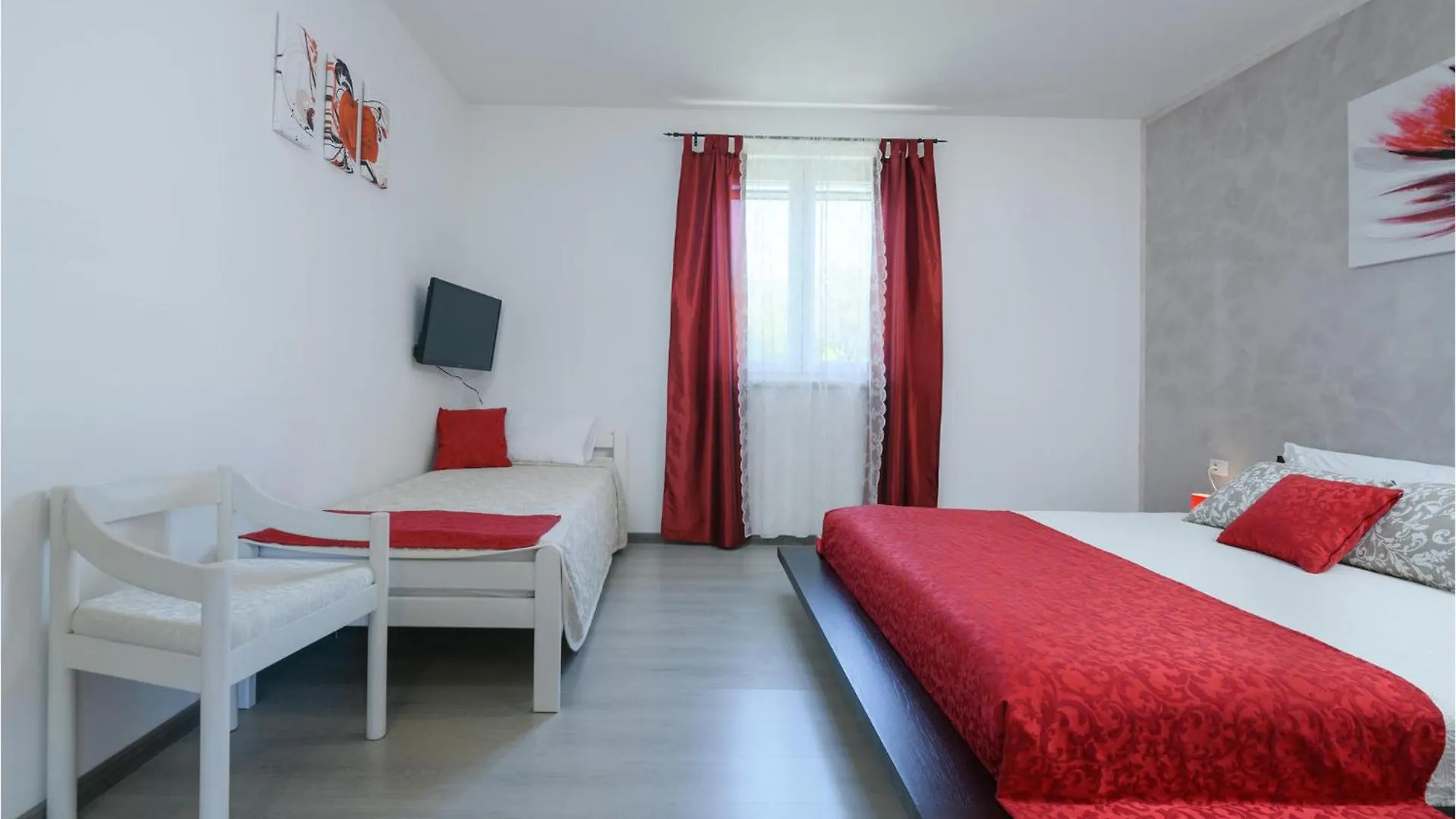 Semesterbostad 2 Bedroom Amazing Home In Barban